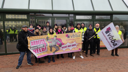 Die regionale Gruppe Weserbergland bei ihrer Streikaktion in Hameln.