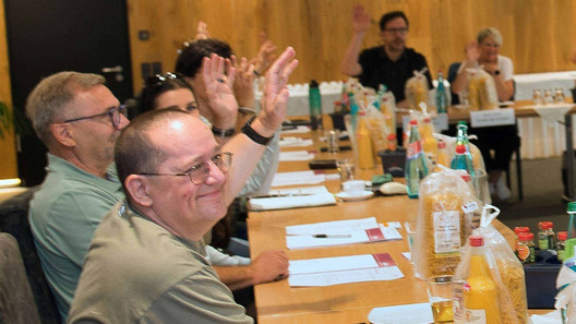 Landesgewerkschaftstag Sachsen 2025 - Bild von einer Abstimmung