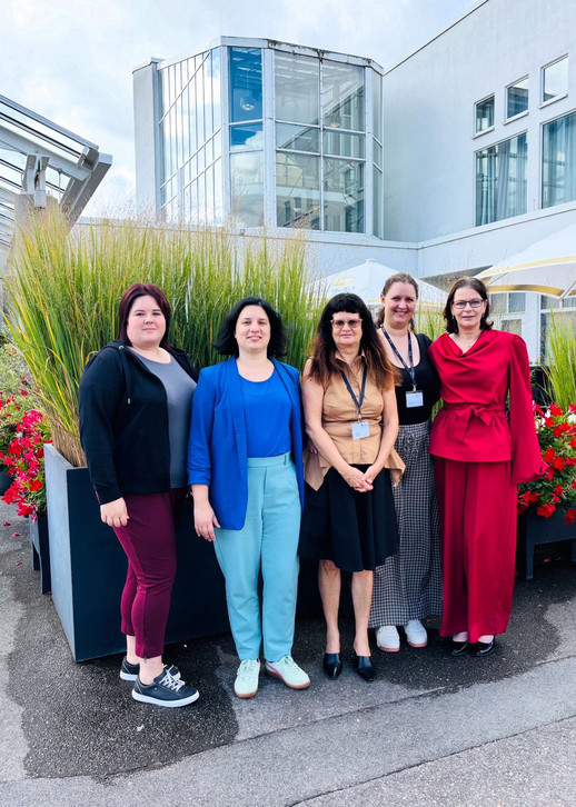 Der Vorstand der Bundesfrauenvertretung vor dem Tagungshotel.