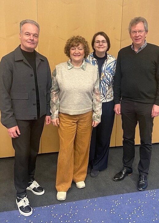 Auf dem Bild sind die 4 Mitglieder der Bundestarifkommission der vbba zu sehen.